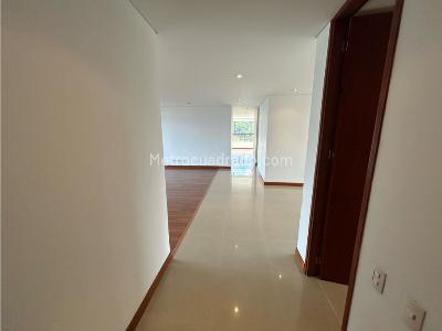 Apartamento de 3 alcobas en venta en Los Gonzalez, Medellín, 200 m² · foto 3 de 20