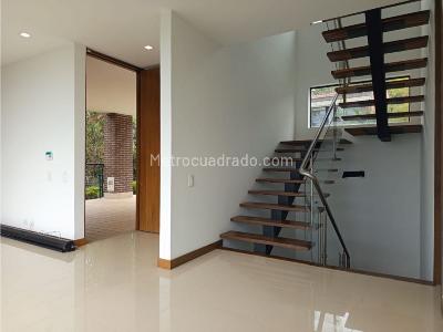 Casa de 4 alcobas en venta en Montesori, Envigado, 280 m² · foto 7 de 7