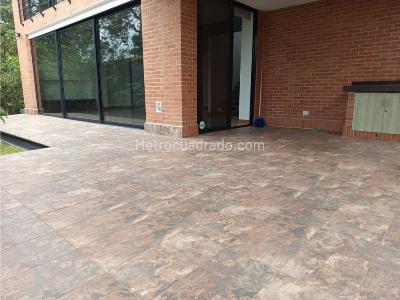 Casa de 4 alcobas en venta en Montesori, Envigado, 280 m² · foto 2 de 7