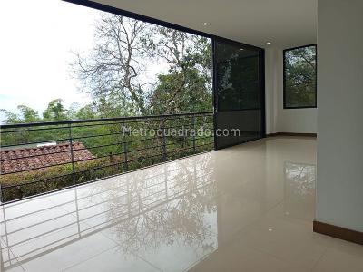 Casa de 4 alcobas en venta en Montesori, Envigado, 280 m² · foto 3 de 7