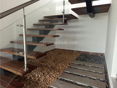 Casa de 4 alcobas en venta en Montesori, Envigado, 280 m² · foto 4 de 7