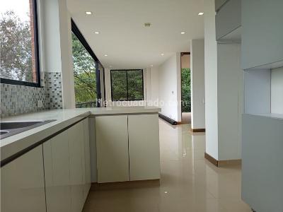 Casa de 4 alcobas en venta en Montesori, Envigado, 280 m² · foto 5 de 7