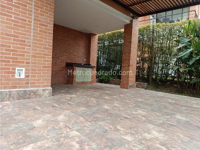 Casa de 4 alcobas en venta en Montesori, Envigado, 280 m² · foto 6 de 7