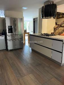 Casa de 4 alcobas en venta en Belen Loma De Los Bernal, Medellín, 218 m² · foto 3 de 11