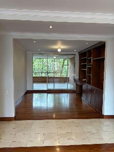 Apartamento en venta en El Poblado El Tesoro, Medellín · foto 2 de 11