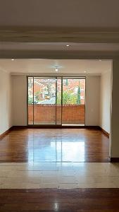 Apartamento en venta en El Poblado El Tesoro, Medellín · foto 3 de 11
