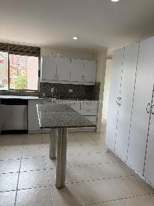 Apartamento en venta en El Poblado El Tesoro, Medellín · foto 4 de 11