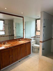 Apartamento en venta en El Poblado El Tesoro, Medellín · foto 6 de 11