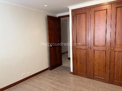 Apartamento en venta en El Poblado El Tesoro, Medellín · foto 7 de 11