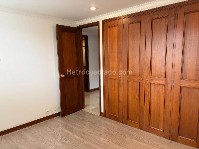 Apartamento en venta en El Poblado El Tesoro, Medellín · foto 9 de 11