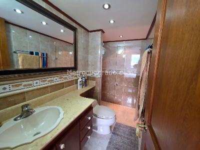 Apartamento de 2 alcobas en venta en Loma De Los Bernal, Medellín, 94 m² · foto 16 de 20