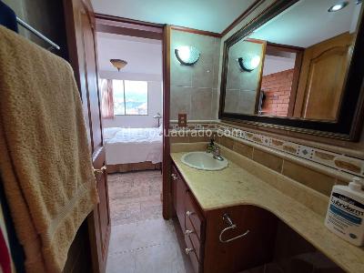 Apartamento de 2 alcobas en venta en Loma De Los Bernal, Medellín, 94 m² · foto 18 de 20