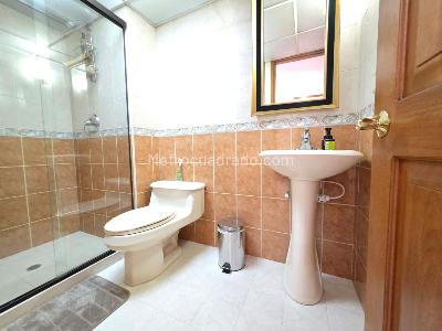 Apartamento de 2 alcobas en venta en Loma De Los Bernal, Medellín, 94 m² · foto 19 de 20