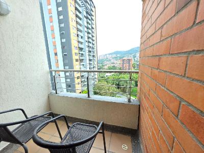 Apartamento de 2 alcobas en venta en Loma De Los Bernal, Medellín, 94 m² · foto 4 de 20