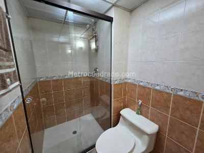 Apartamento de 2 alcobas en venta en Loma De Los Bernal, Medellín, 94 m² · foto 10 de 20