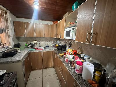 Casa de 4 alcobas en venta en Kennedy Lago Timiza, Bogotá, 178 m² · foto 17 de 20