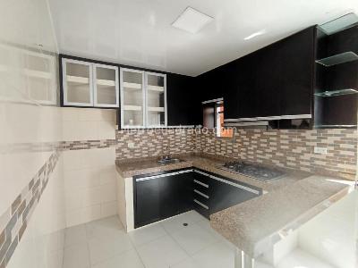 Casa de 5 alcobas en venta en California, Barranquilla, 179 m² · foto 2 de 17