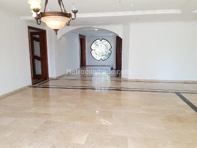 Apartamento de 3 alcobas en venta en El Poblado, Medellín, 250 m² · foto 4 de 20