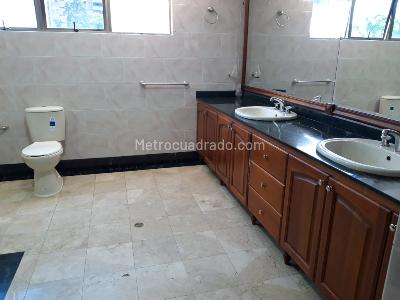 Apartamento de 3 alcobas en venta en El Poblado, Medellín, 250 m² · foto 14 de 20