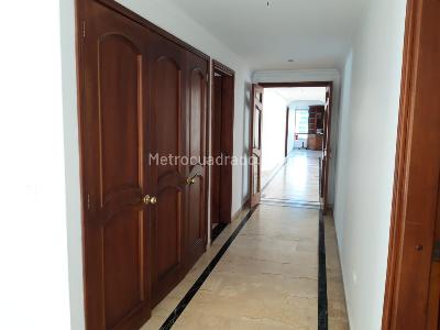 Apartamento de 3 alcobas en venta en El Poblado, Medellín, 250 m² · foto 20 de 20