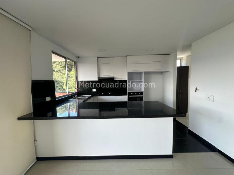 3BR Apartment in El Poblado with 2 Parking Spots - 5
