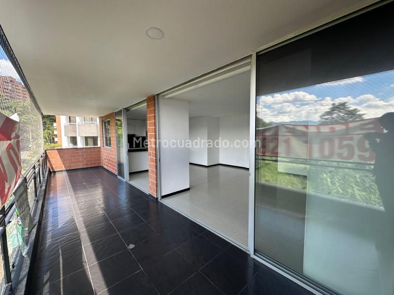 3BR Apartment in El Poblado with 2 Parking Spots - 7