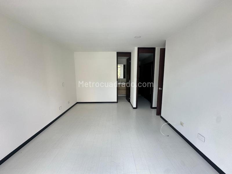 3BR Apartment in El Poblado with 2 Parking Spots - 9