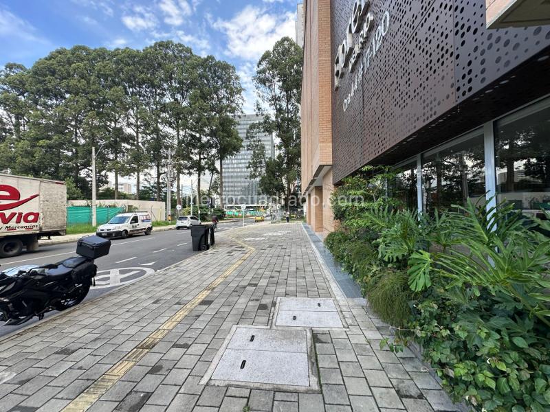 Spacious 3BR Apartment with Balcony in El Poblado - 2