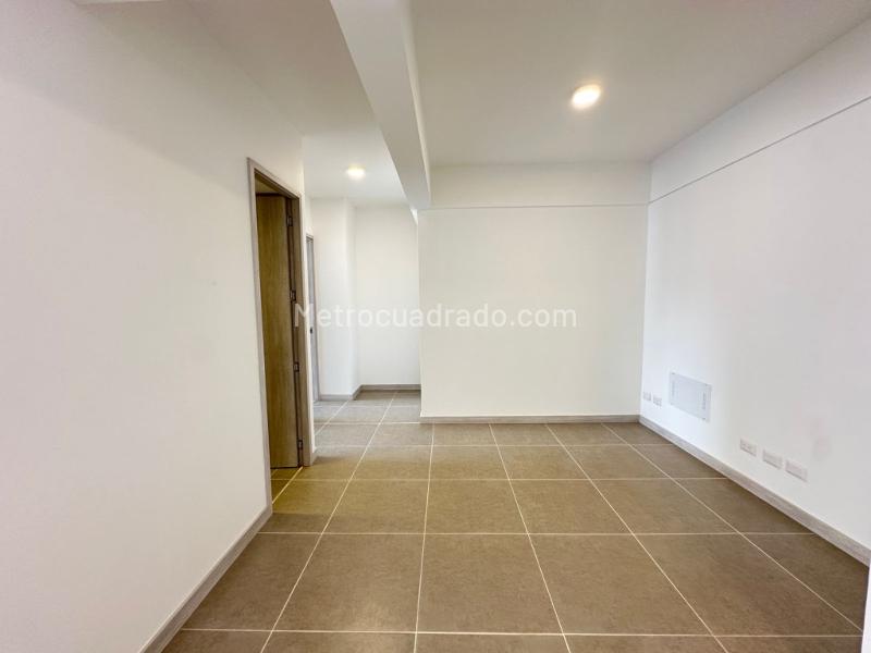 Spacious 3BR Apartment with Balcony in El Poblado - 7