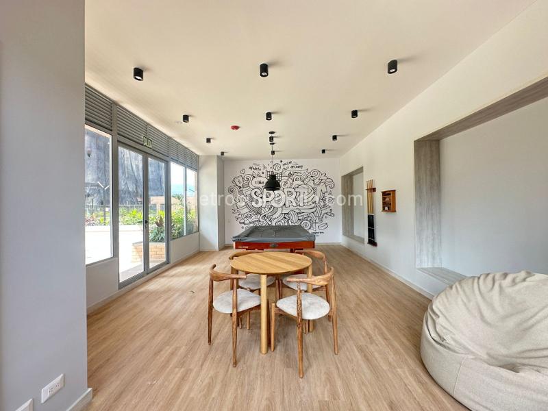 Spacious 3BR Apartment with Balcony in El Poblado - 9