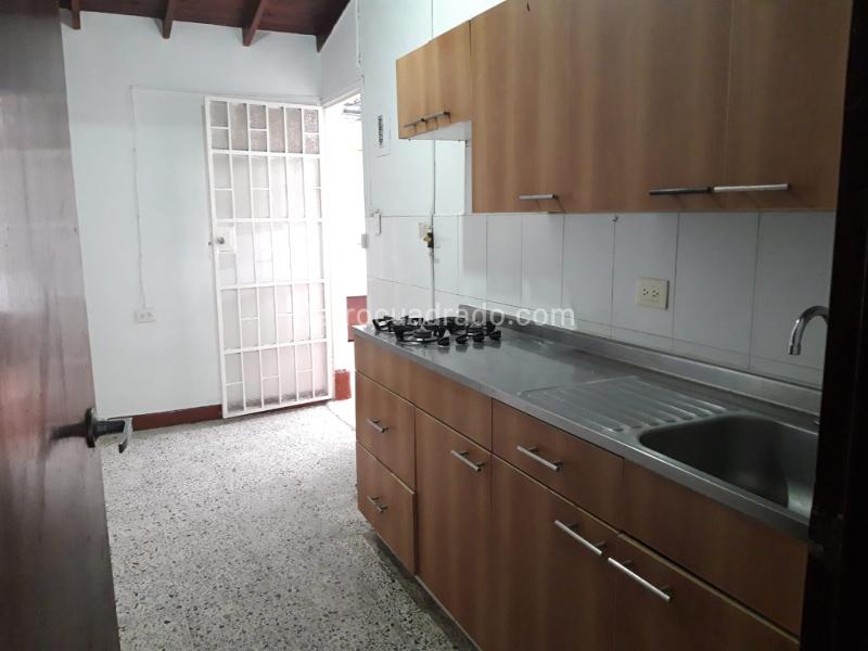 Apartamento en arriendo con 3 habitaciones en Envigado (Centro) - 2