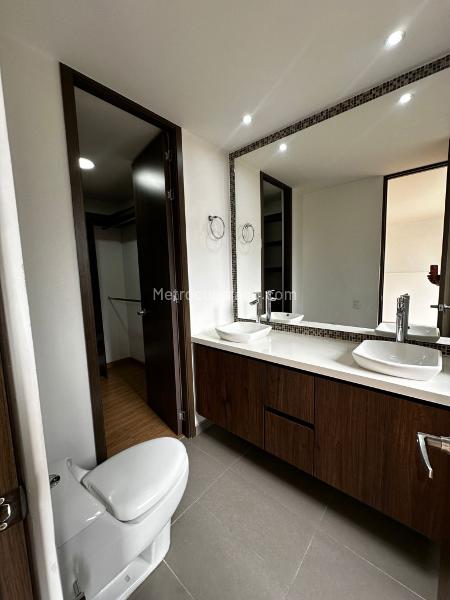 Spacious 3BR Apartment with 4.5 Baths in Envigado - 9