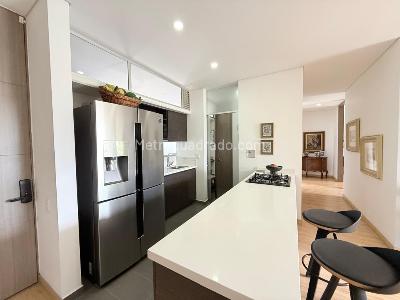 Apartamento de 2 alcobas en venta en El Poblado, Medellín, 113 m² · foto 3 de 20