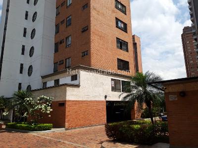 Apartamento en venta en El Poblado, Medellín · foto 2 de 20