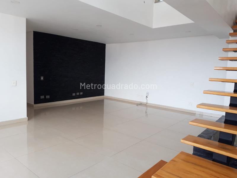 Penthouse Dúplex Exclusivo con Terraza en La Cuenca - 3