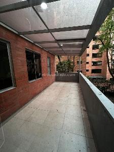 Apartamento de 4 alcobas en arriendo en El Poblado, Medellín, 130 m² · foto 16 de 20
