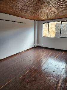 Casa de 5 alcobas en venta en Bellavista Occidental, Bogotá, 450 m² · foto 2 de 11