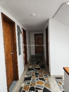 Casa de 5 alcobas en venta en Bellavista Occidental, Bogotá, 450 m² · foto 6 de 11