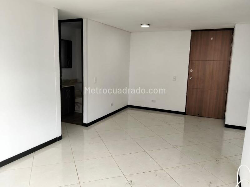 3BR Apartment for Rent in La Ferrería (69 m²) - 4