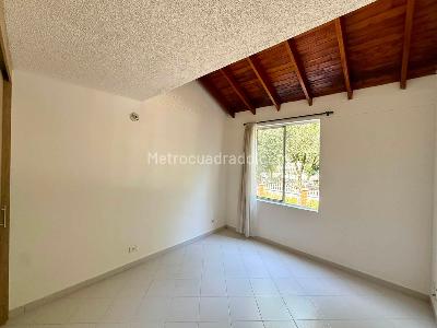 Casa de 3 alcobas en venta en La Mota, Medellín, 63 m² · foto 10 de 15