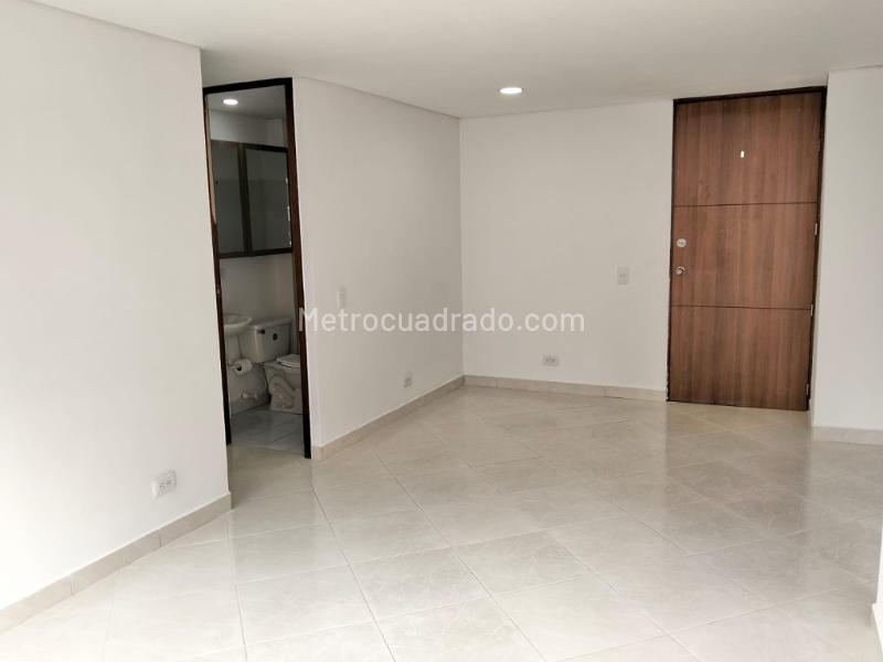 3BR Apartment with Balcony in La Ferrería, La Estrella - 2