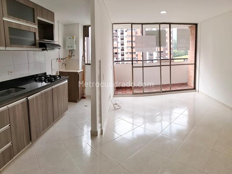 3BR Apartment with Balcony in La Ferrería, La Estrella - 3