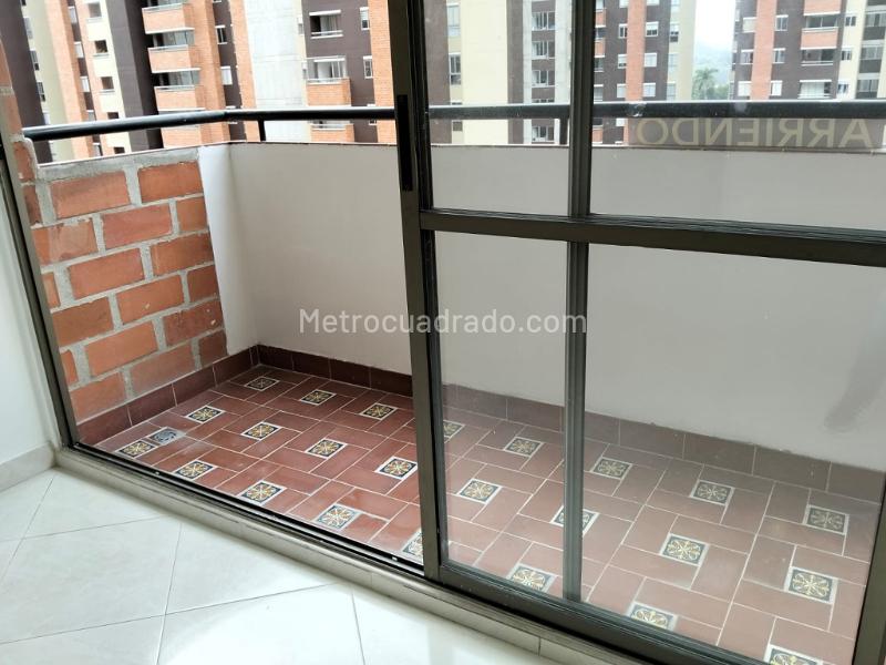 3BR Apartment with Balcony in La Ferrería, La Estrella - 4