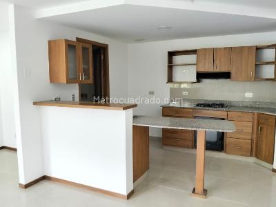 Apartamento de 3 alcobas en arriendo en Loma Linda, Sabaneta, 113 m² · foto 3 de 20