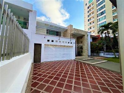 Casa de 4 alcobas en venta en Altos De Riomar, Barranquilla, 479 m² · foto 1 de 20