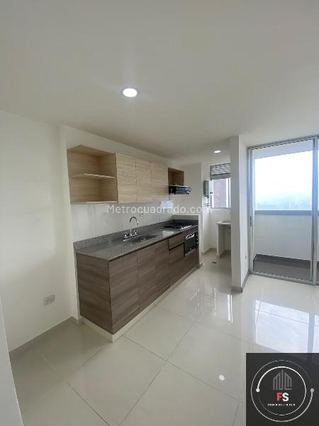 2BR Apartment with Balcony in Suramericana - 3