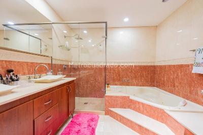 Casa de 4 alcobas en venta en Loma De Las Brujas, Envigado, 282 m² · foto 11 de 20