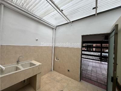 Casa de 3 alcobas en venta en El Poblado, Medellín · foto 2 de 15