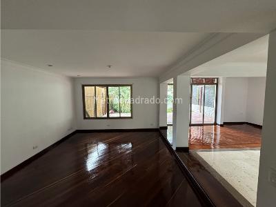 Casa de 3 alcobas en venta en El Poblado, Medellín · foto 5 de 15