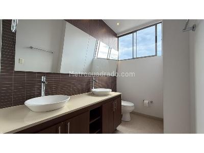 Apartamento de 3 alcobas en venta en El Poblado, Medellín, 127 m² · foto 5 de 20